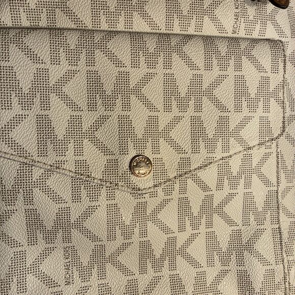 Michael Michael Kors Handbag Purse. Beige Color With MK Logo. Front Pocket. - Picture 8 of 16